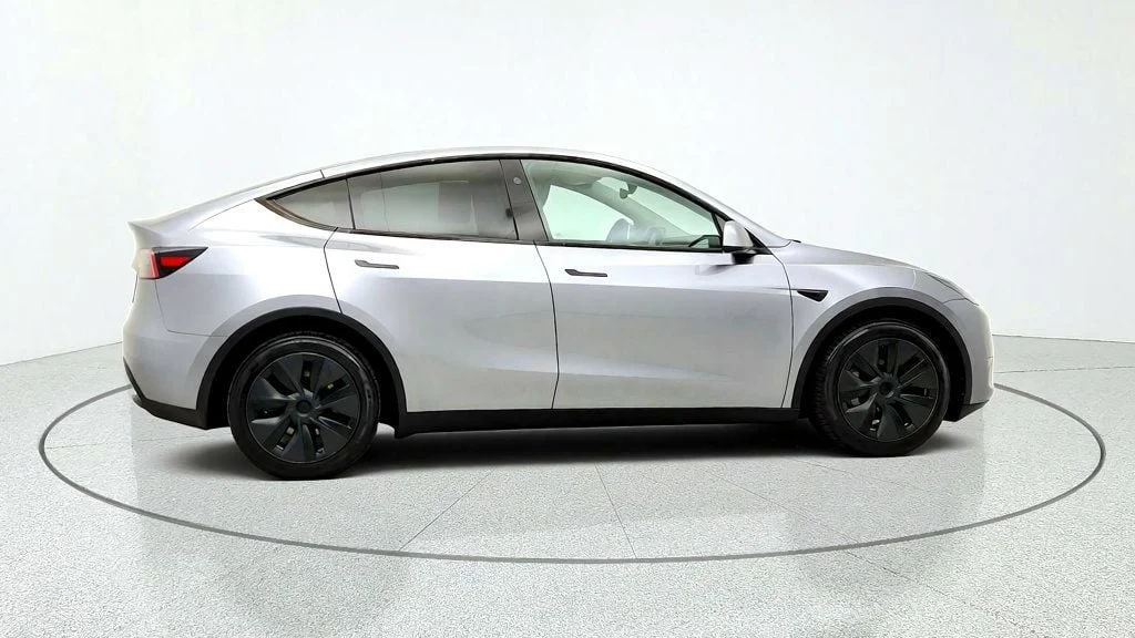 Used 2024 Quicksilver Tesla Long Range AWD image 4