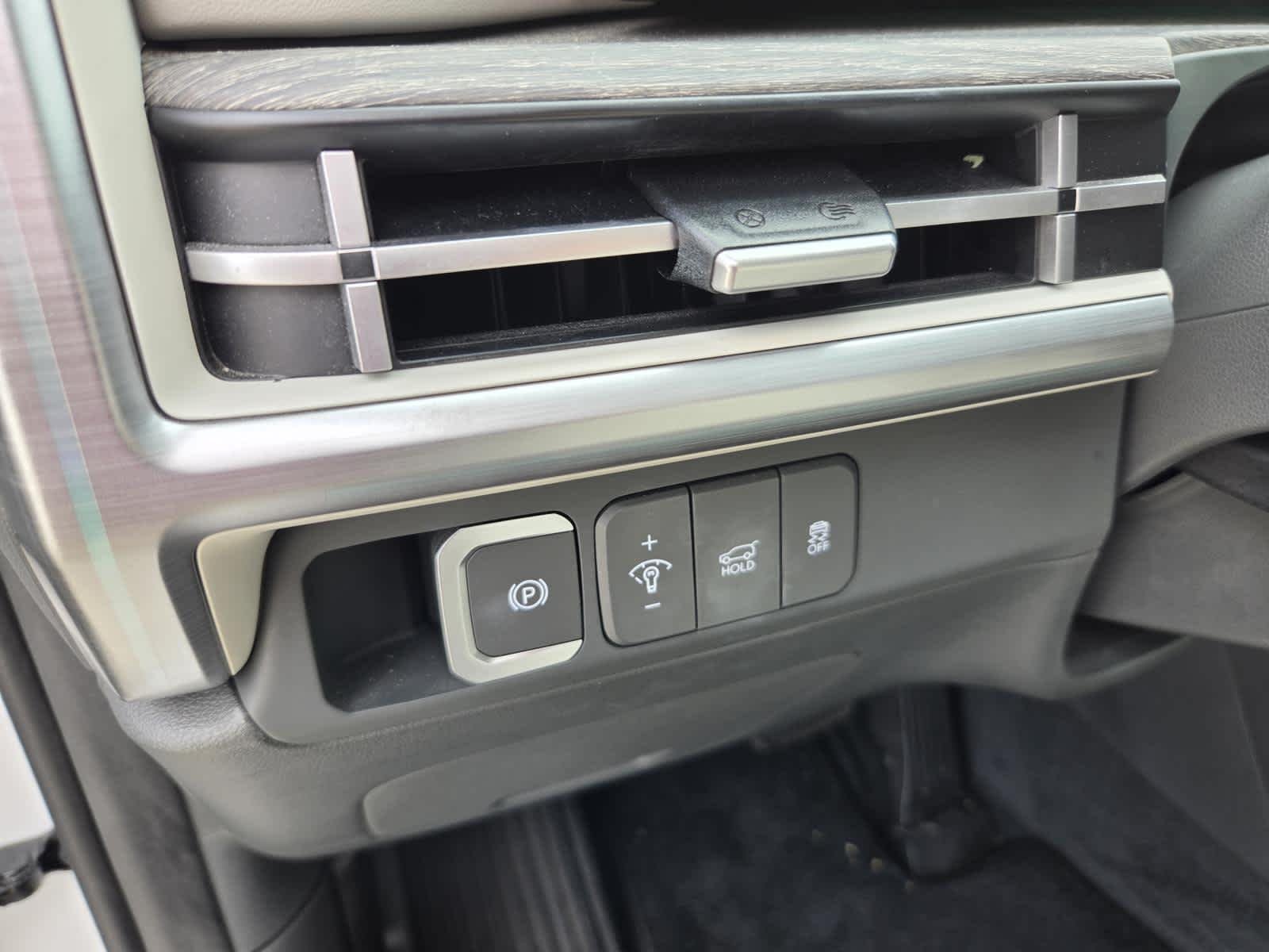 Used 2024 Serenity White Hyundai Calligraphy image 18