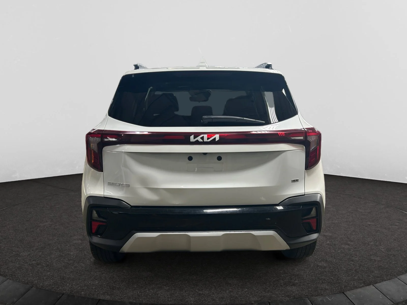 Used 2024 WHITE Kia EX AWD image 4
