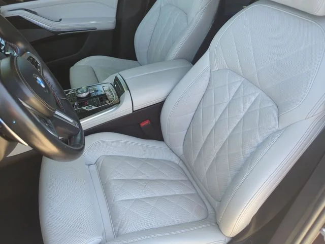 Used 2024 Red BMW M60i image 12