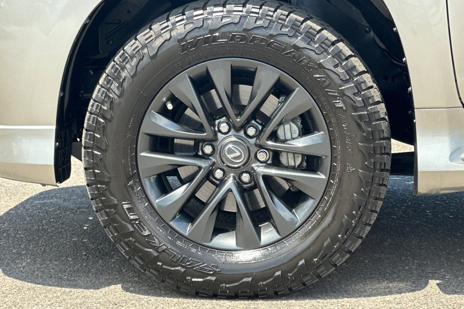 Used 2022 Silver Lexus 460 image 27