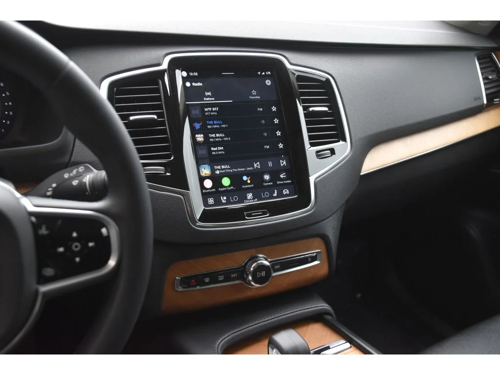Certified Used 2023 Onyx Black Metallic Volvo Plus image 20