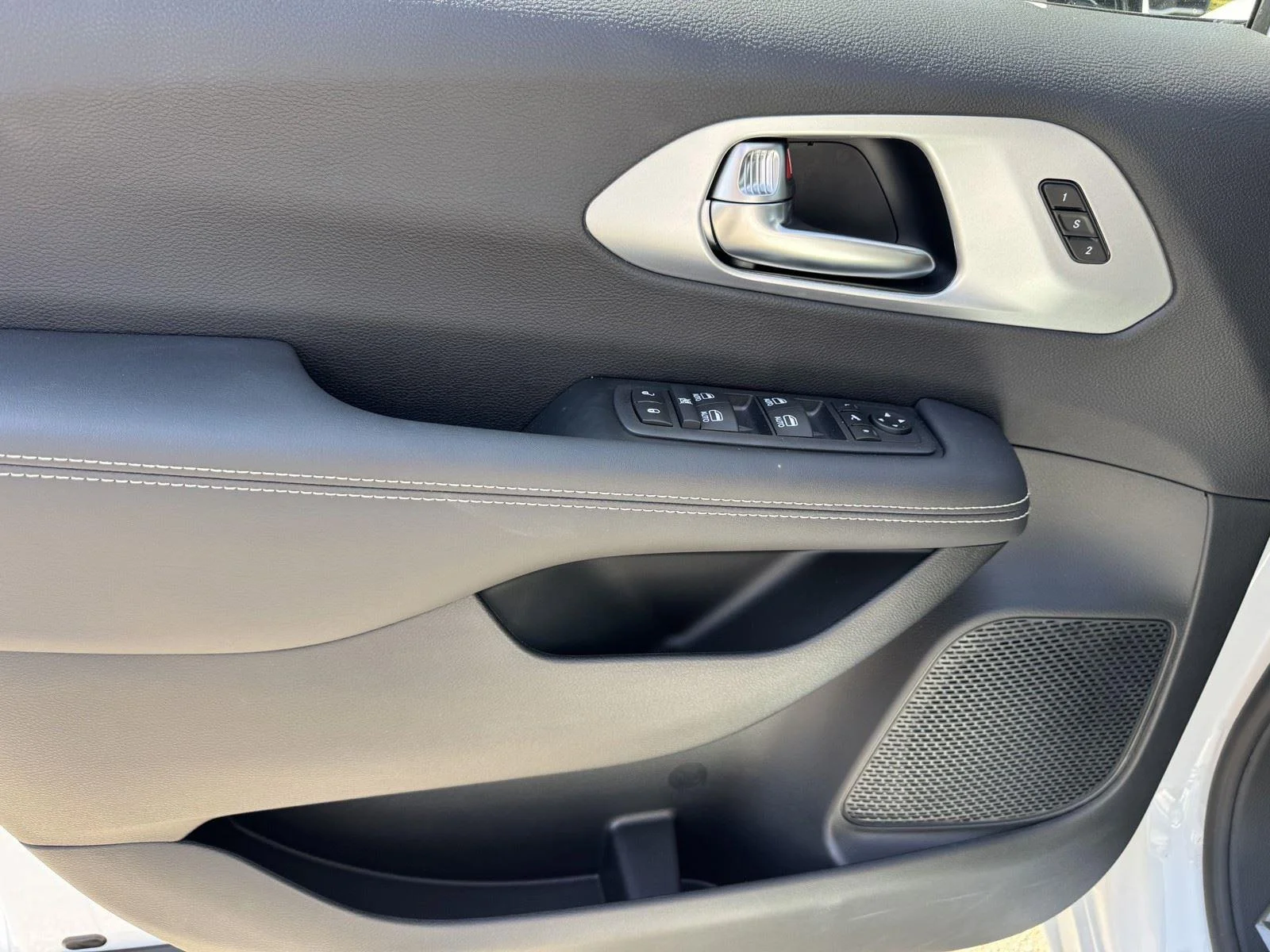 2026 Chrysler Pacifica Limited - Photo 14