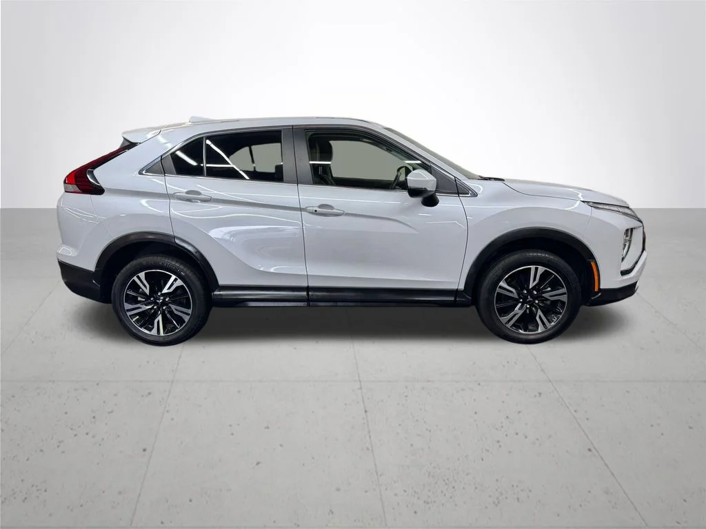 Used 2024 White Mitsubishi SE image 9