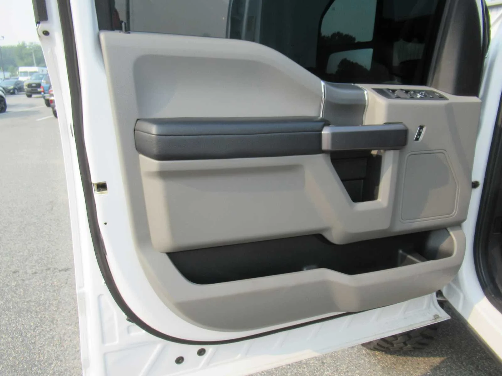 Used 2019 Oxford White Ford XLT image 27
