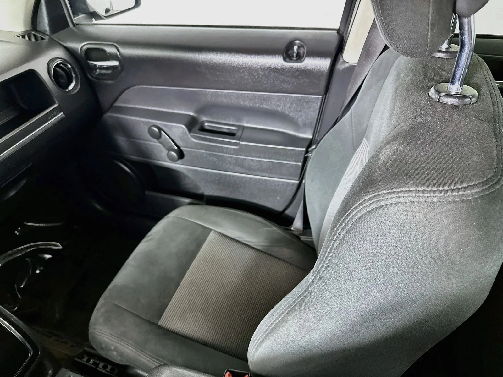 Used 2017 Blue Jeep Sport image 19