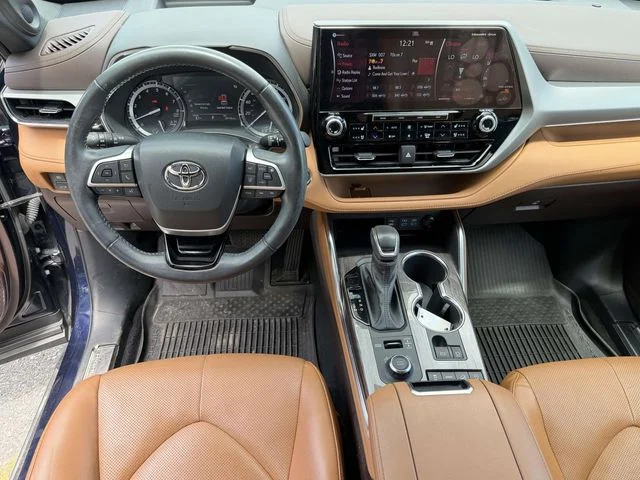 Used 2022  Toyota Platinum image 2