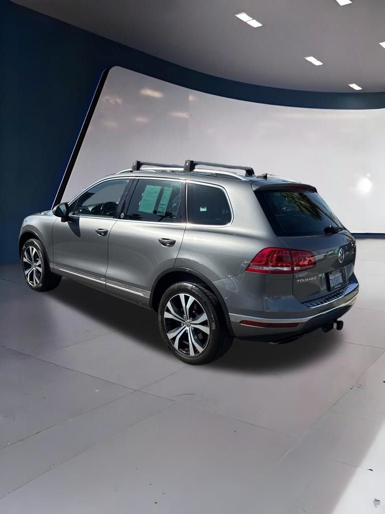 Used 2017 Gray Volkswagen V6 image 4
