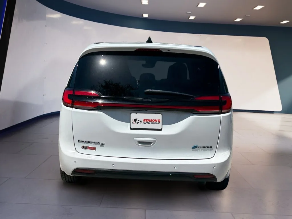 Used 2024 White Chrysler Select S Appearance image 4