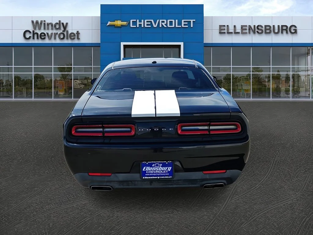 Used 2016 Pitch Black Clearcoat Dodge SXT image 6