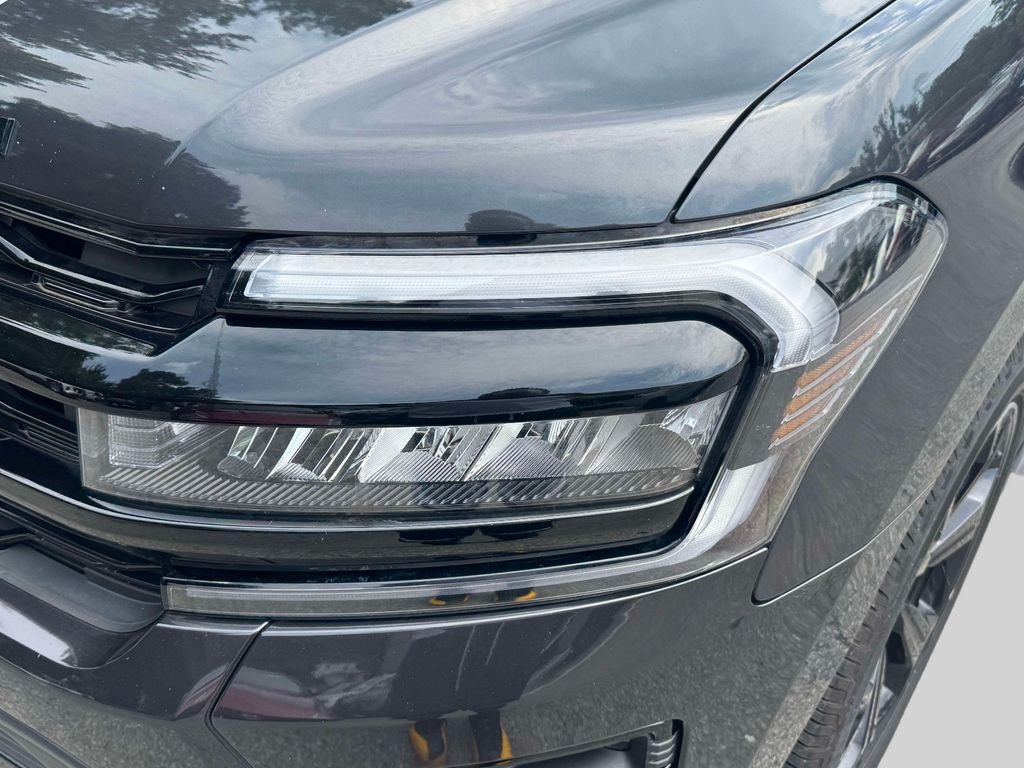 Used 2022  Ford Limited image 8