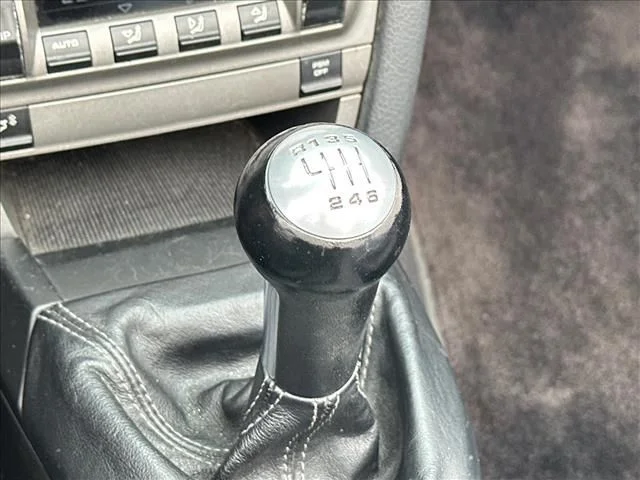 Used 2006  Porsche Carrera image 28
