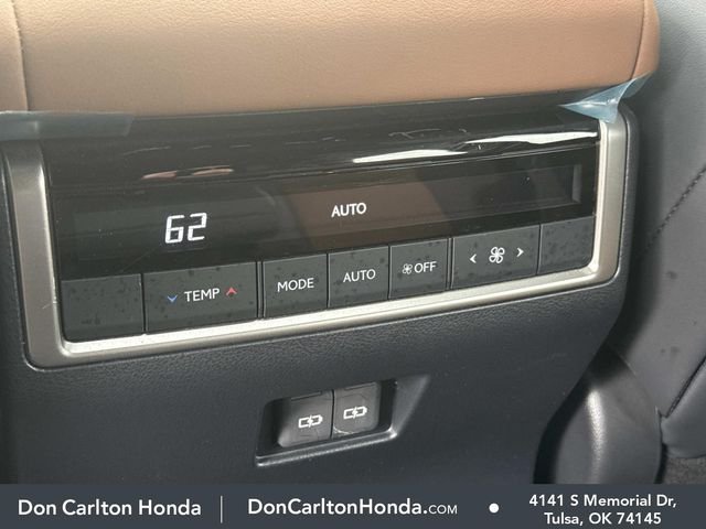 Used 2024 Mica Lexus 550 Premium+ image 15