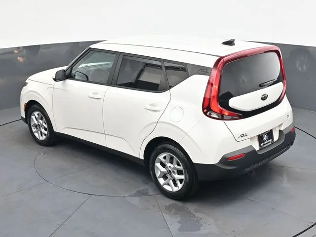 Used 2020 White Kia S image 29