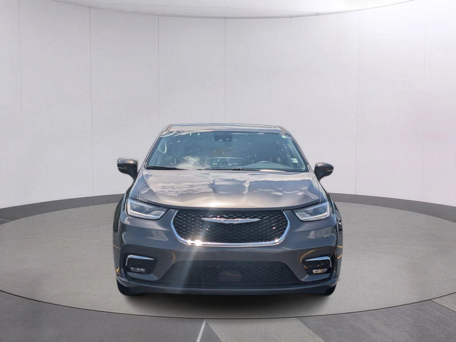 Used 2023 Granite Crystal Metallic Clearcoat Chrysler Touring L image 8