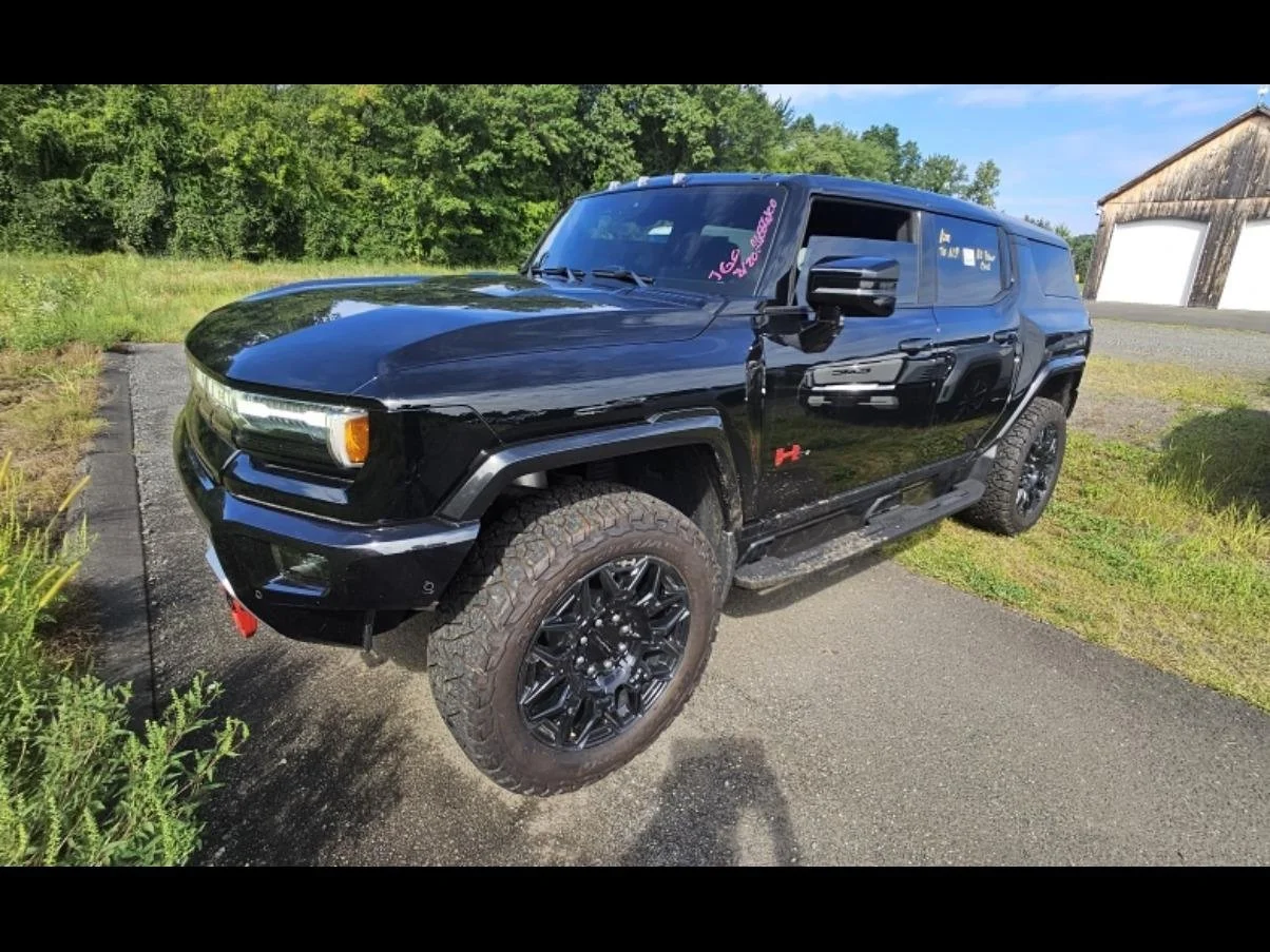 Used 2024 Void Black GMC 2X image 1