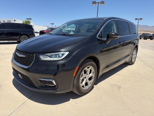2024 Chrysler Pacifica Limited's photo