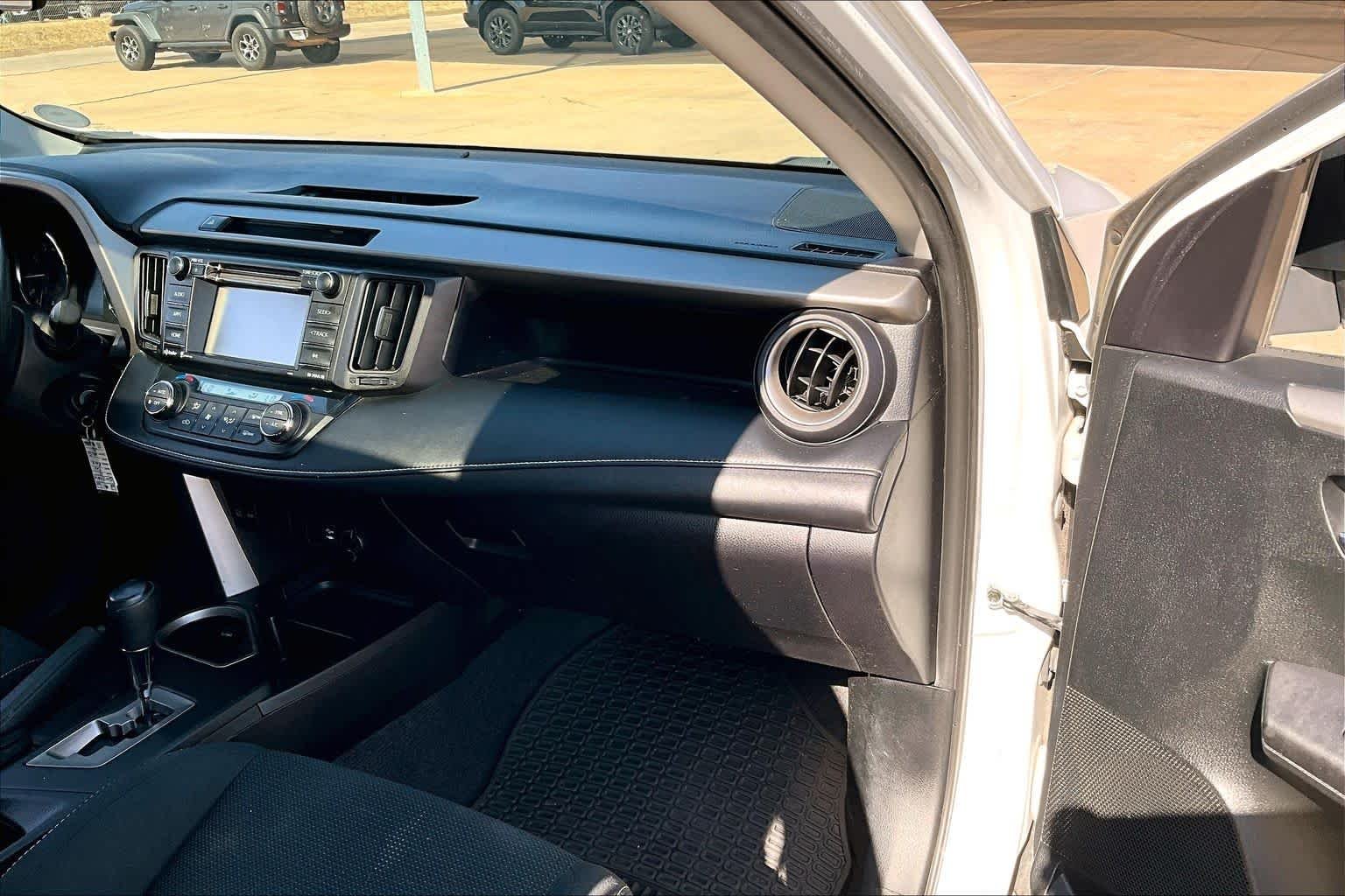 Used 2016 Super White Toyota XLE image 18