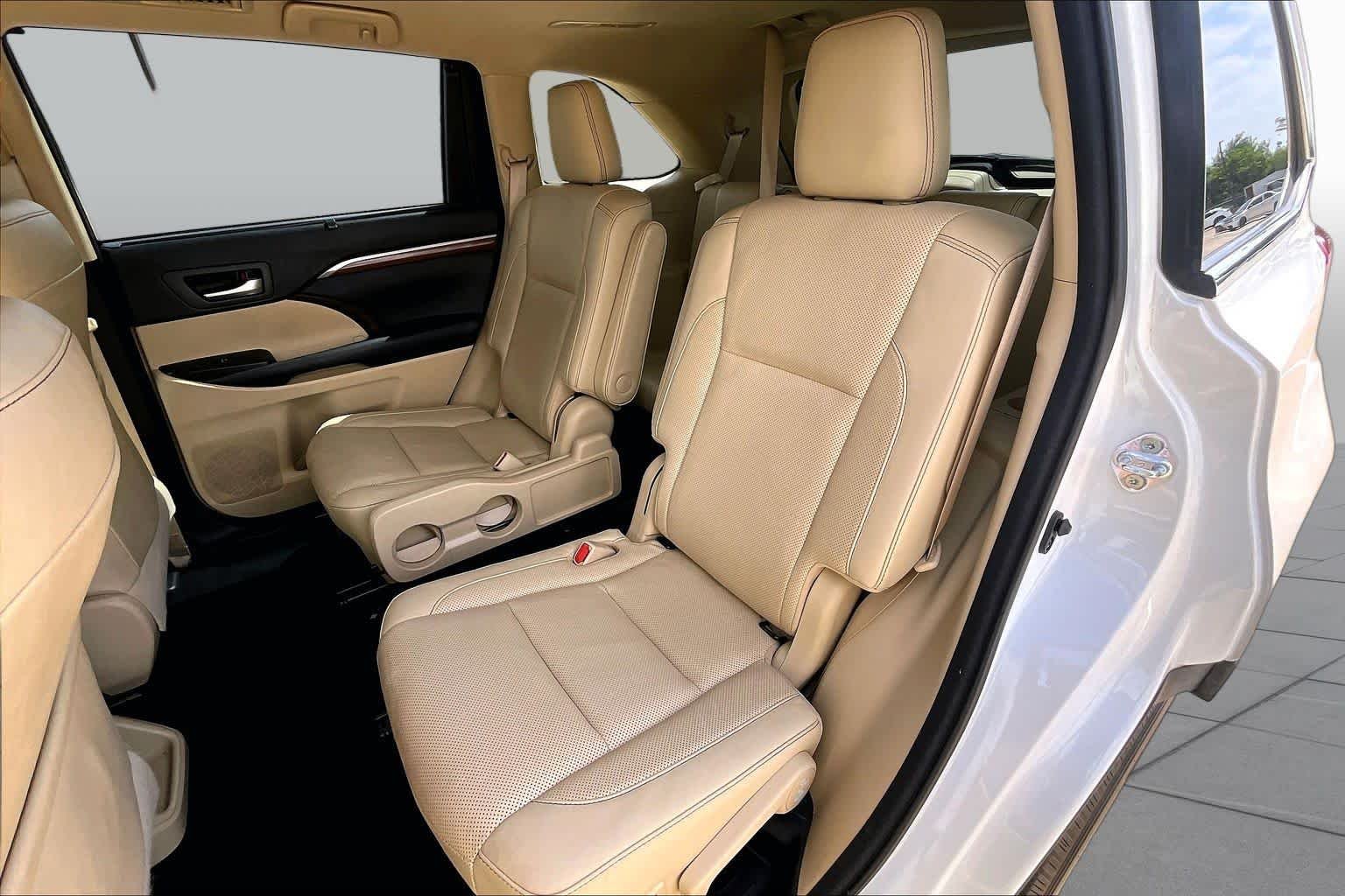 Used 2018 Blizzard Pearl Toyota Limited image 21