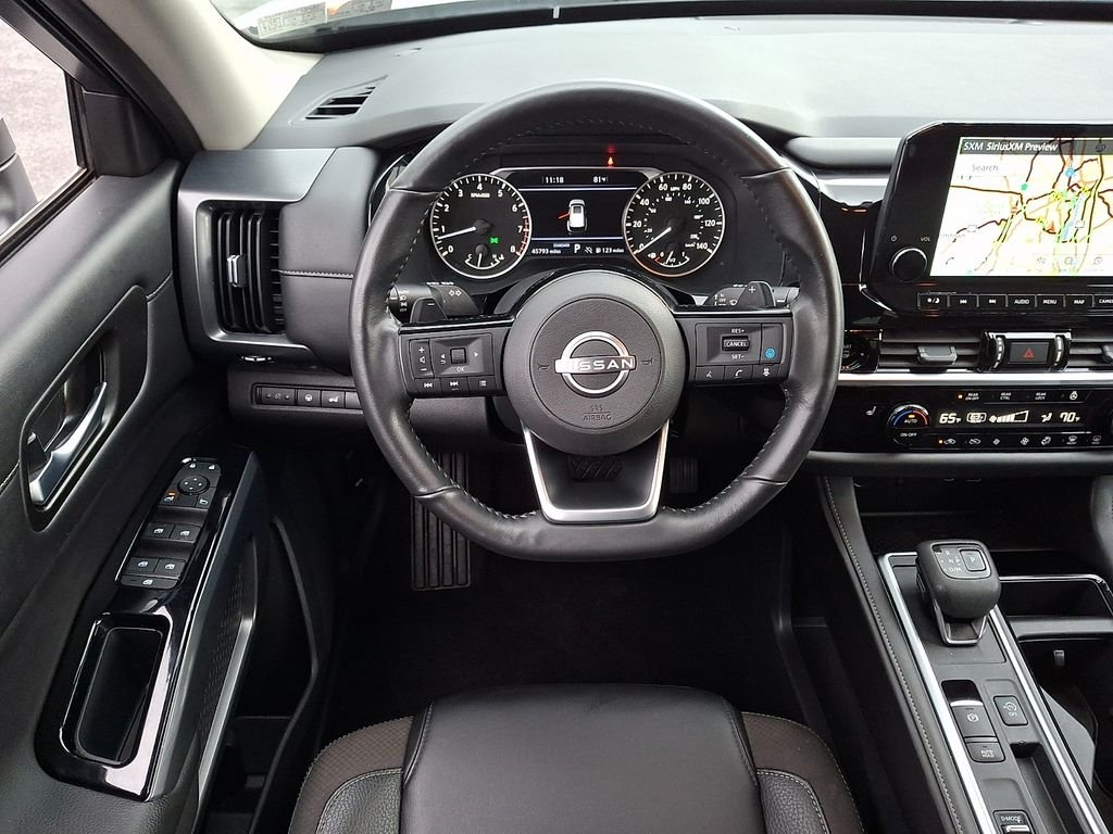 Used 2025 Silver Nissan SL image 14