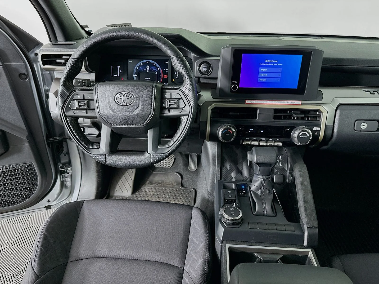 2025 Toyota Tacoma SR5 - Photo 21