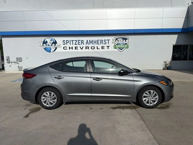 Used 2018 Gray Hyundai SE image 11