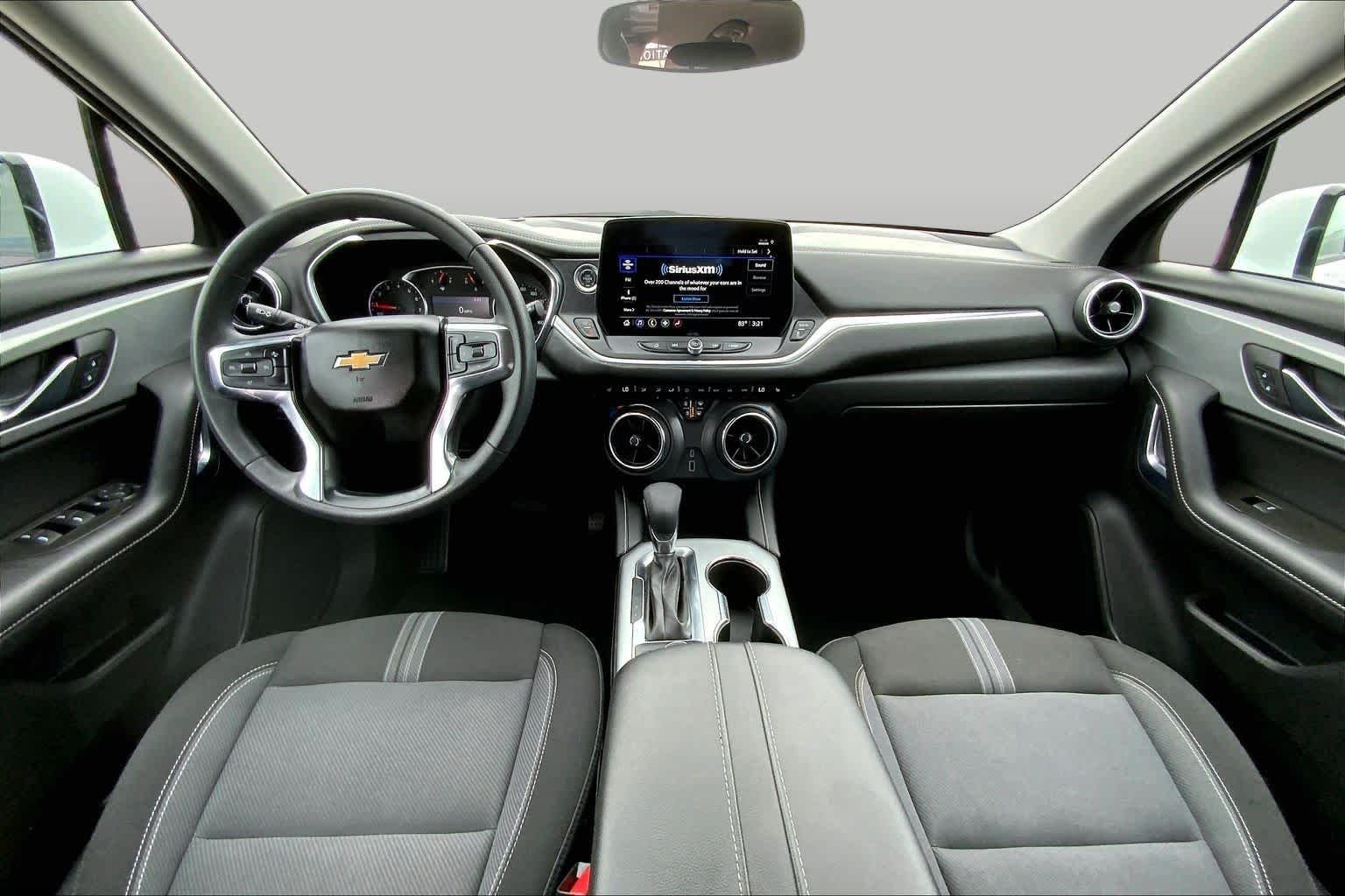 Used 2025 Summit White Chevrolet LT image 15