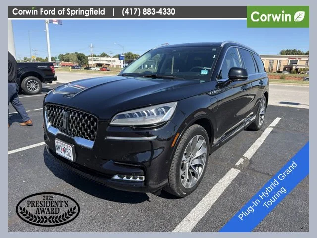 Used 2021 Black Lincoln Grand Touring image 1