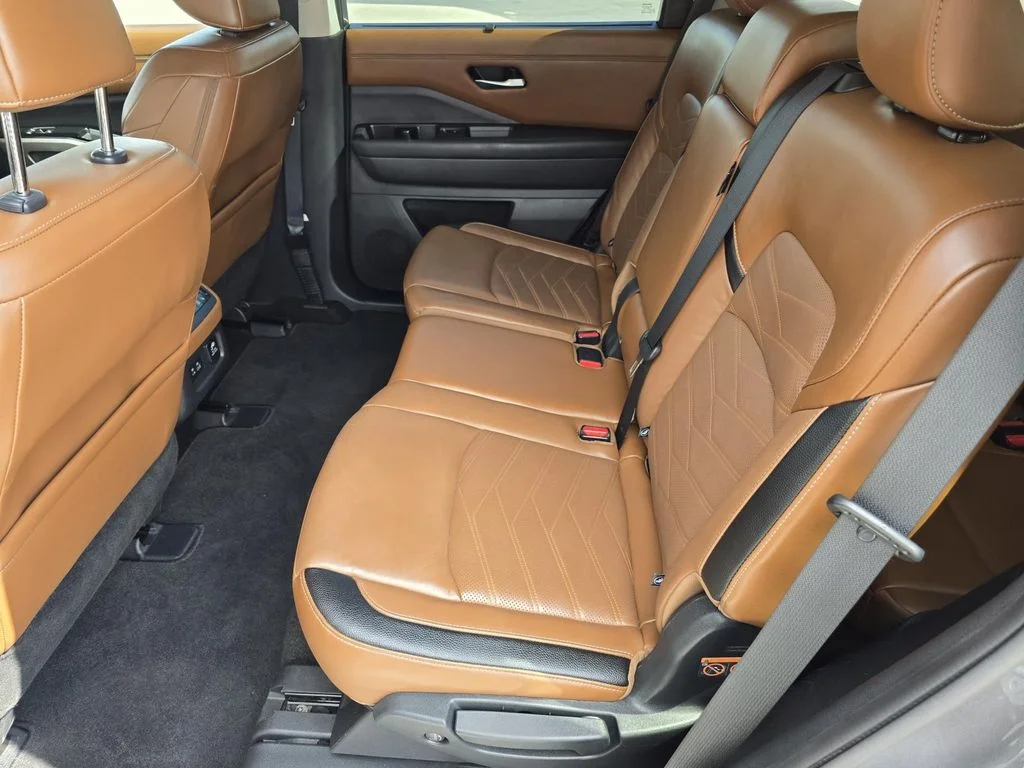Used 2023 Gun Metallic Nissan Platinum image 10