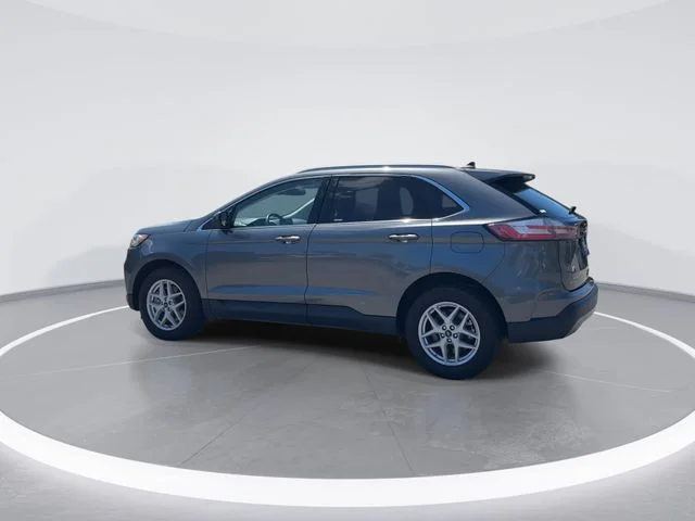 Used 2022 Gray Ford SEL image 5