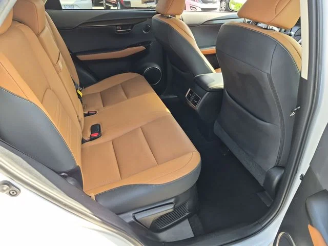 Used 2020 White Lexus 300h image 33