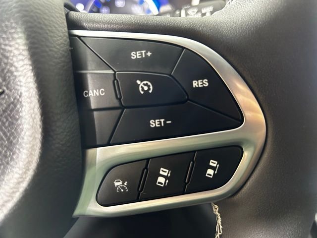 New 2026 Diamond Black Crystal Pearl-Coat Exterior Paint Chrysler Select image 25