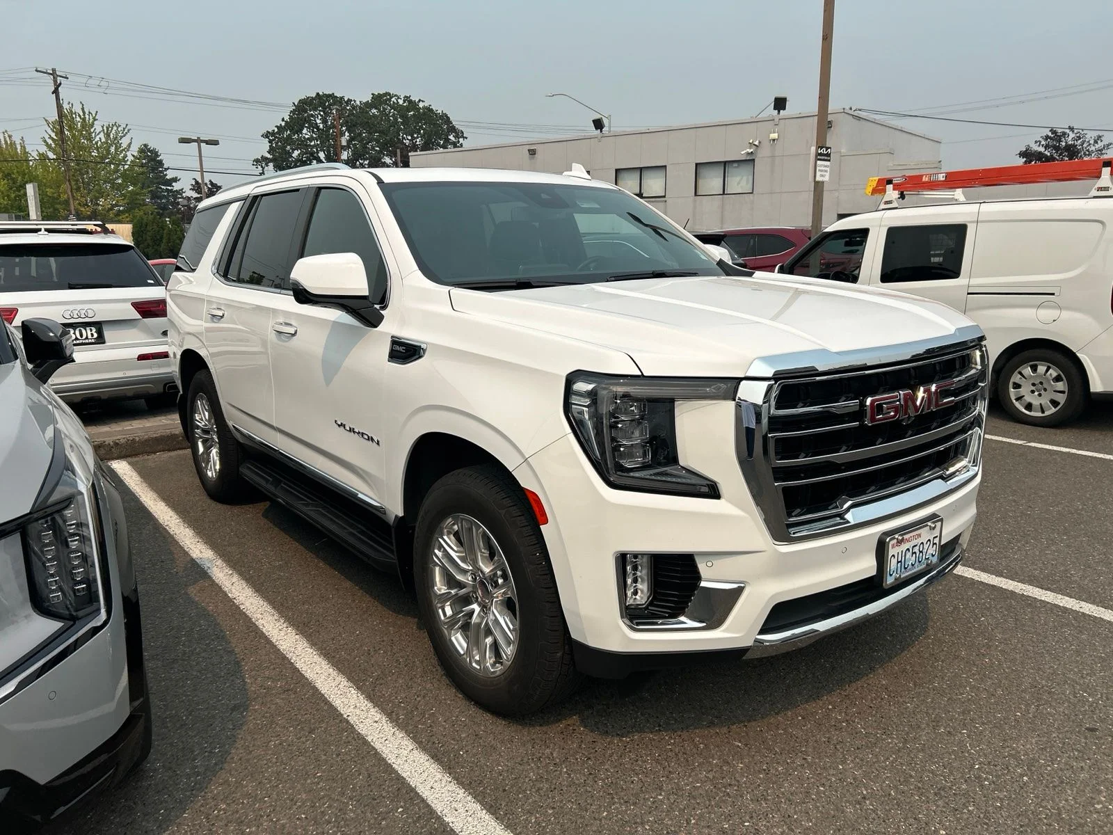 Used 2023 White GMC SLT image 2