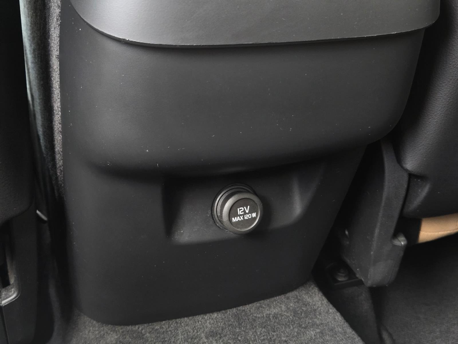 Used 2020 Ice White Volvo Momentum image 33