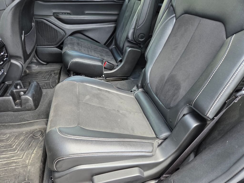 Used 2023 Black Jeep Altitude image 24