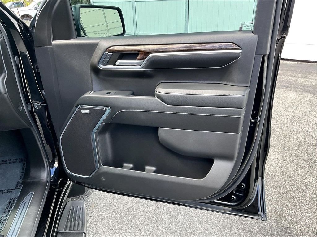 Used 2024 Black GMC Elevation image 12