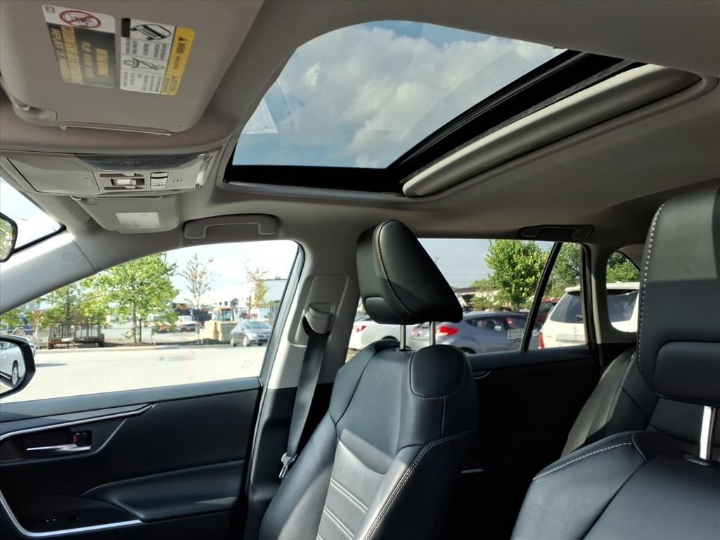 Used 2020 Gray Toyota XLE Premium image 12