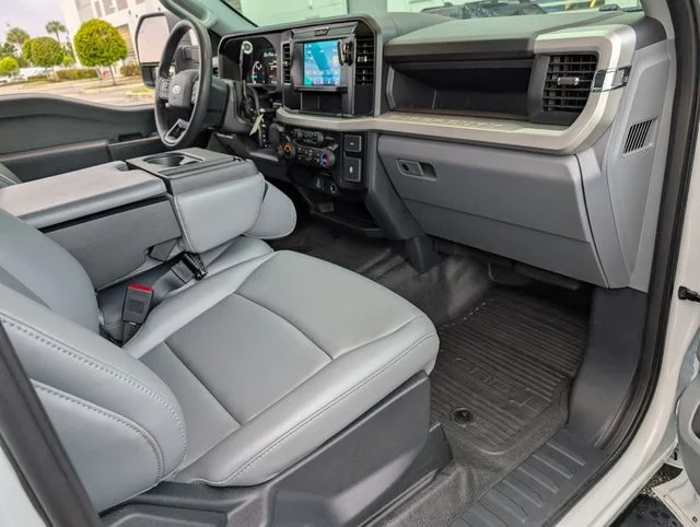 2025 Ford F-350 Super Duty XL - Photo 17