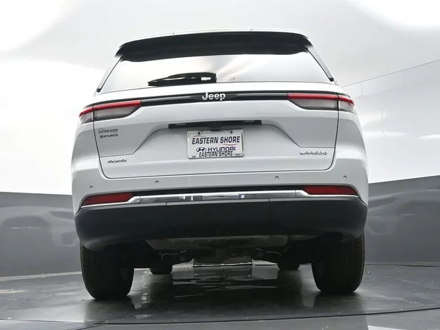Used 2024 White Jeep Laredo X image 37