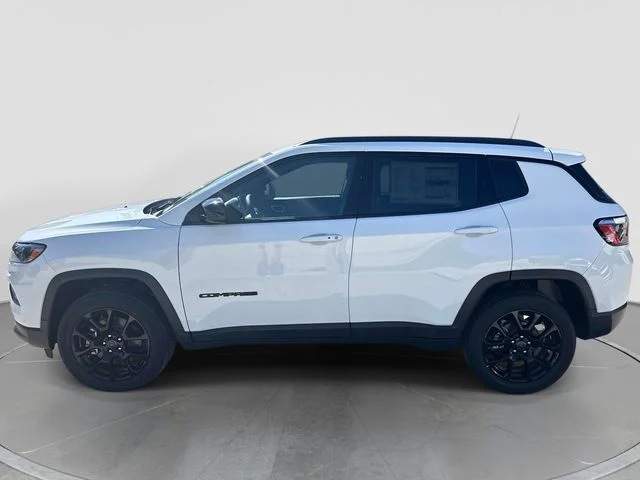 New 2026 Bright White Clear-Coat Exterior Paint Jeep Latitude image 5