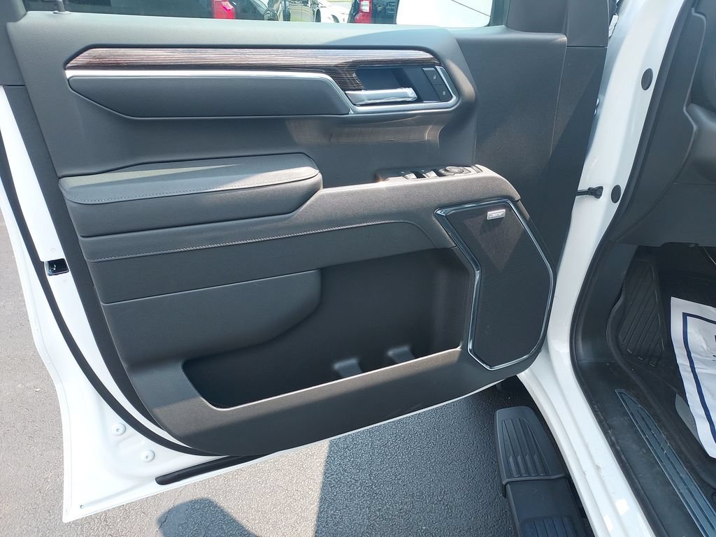 New 2026 Summit White GMC Elevation image 12
