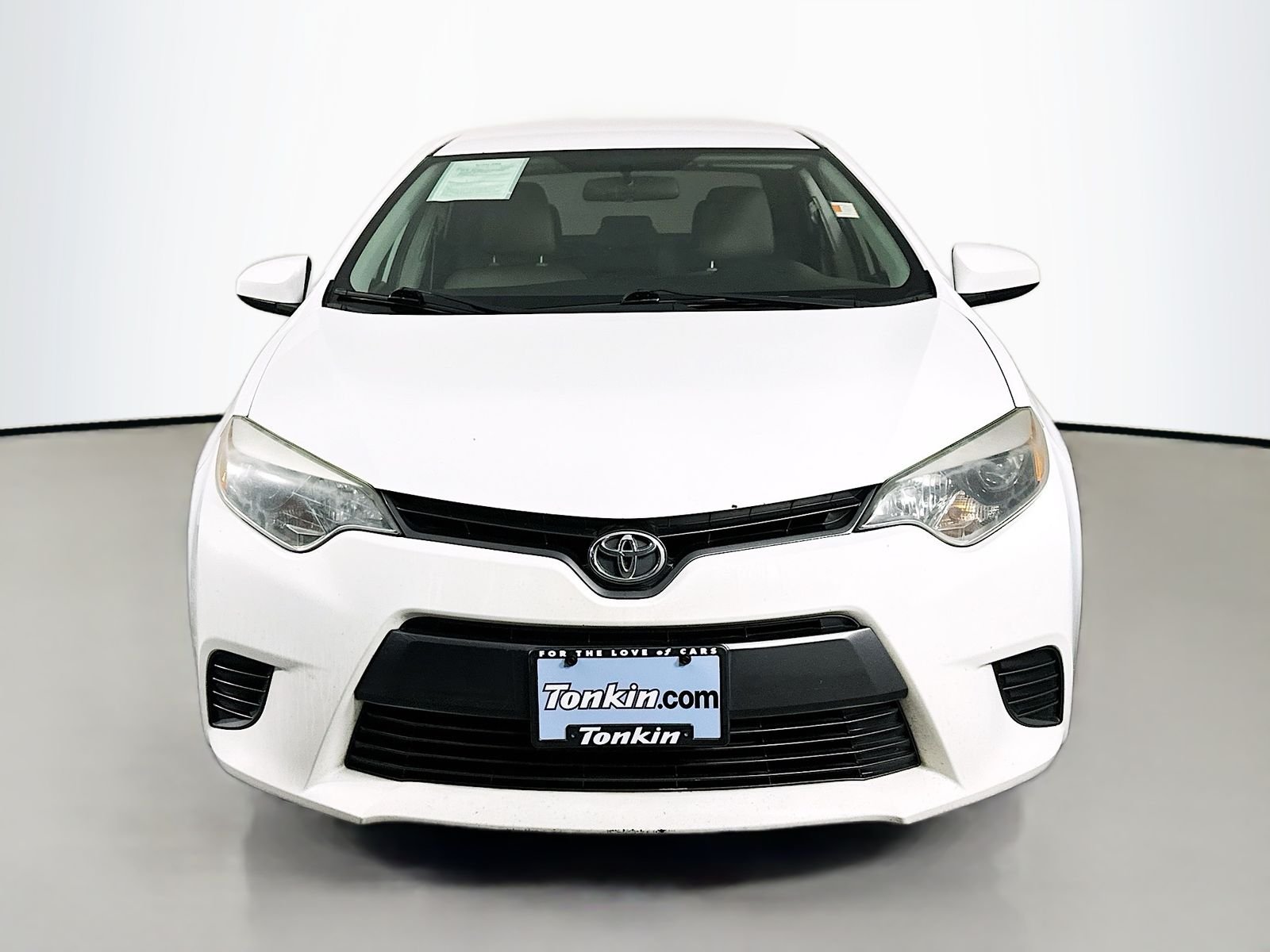 Used 2015 Super White Toyota LE image 2