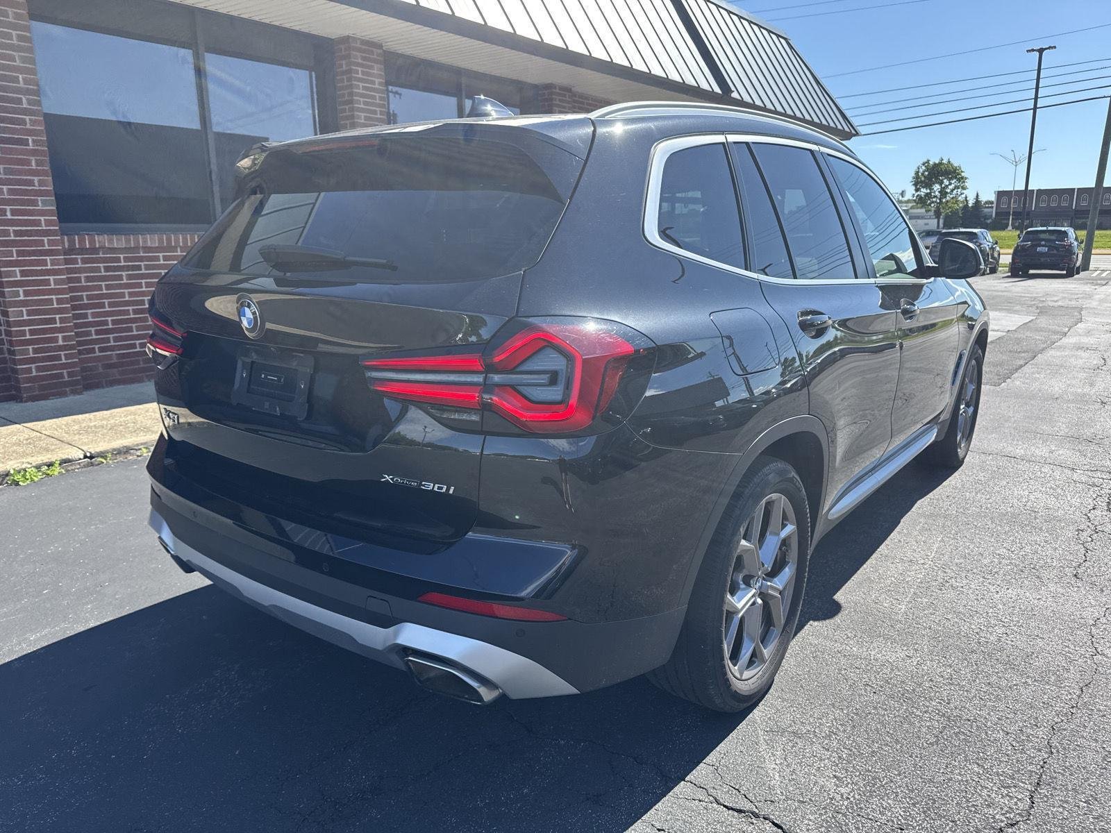 Used 2024 Black Sapphire Metallic BMW xDrive30i image 6