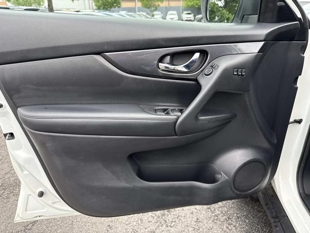 Used 2018 White Nissan SV image 25