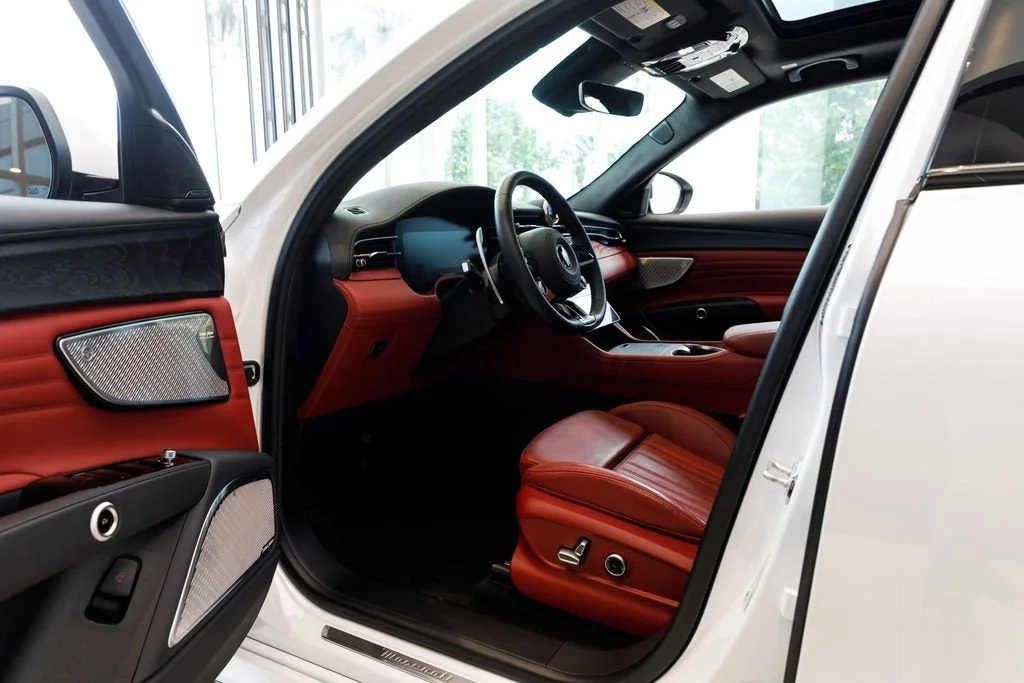 Used 2023 Bianco Maserati Modena image 26