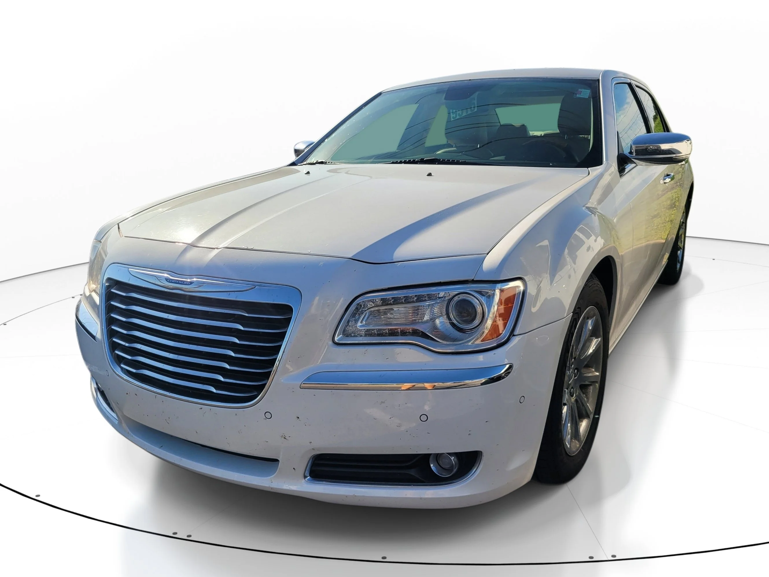 Used 2014 Ivory Tri-Coat Pearl Chrysler 300C image 3