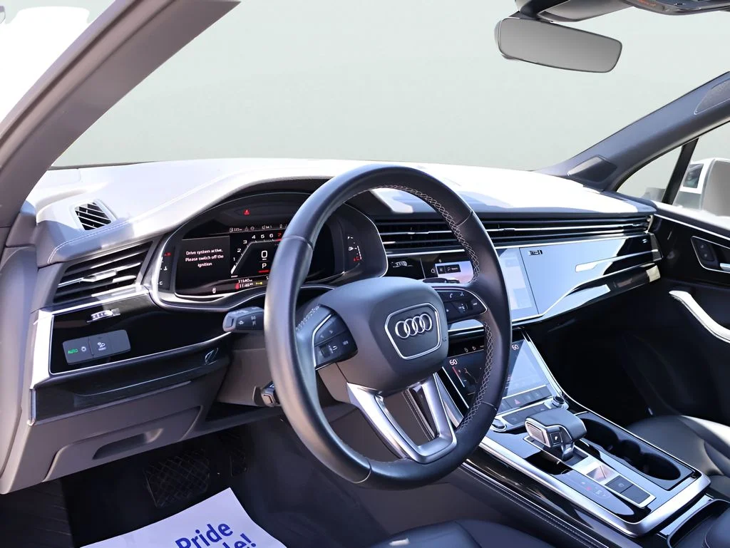 Used 2025  Audi 55 Premium Plus image 19