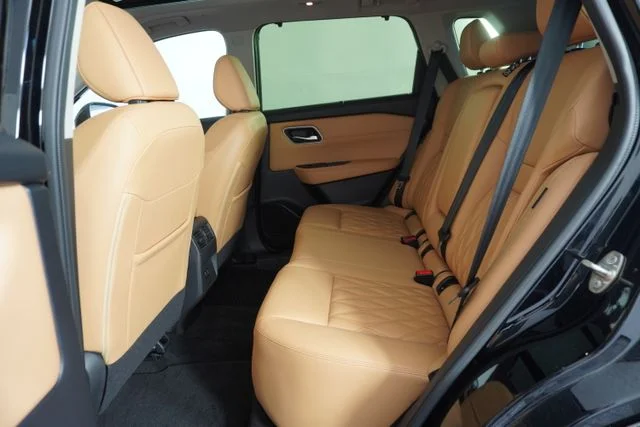 Used 2023 Black Nissan Platinum image 33