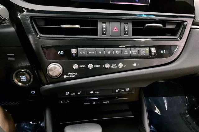 Used 2022 Iridium Lexus 350 image 30