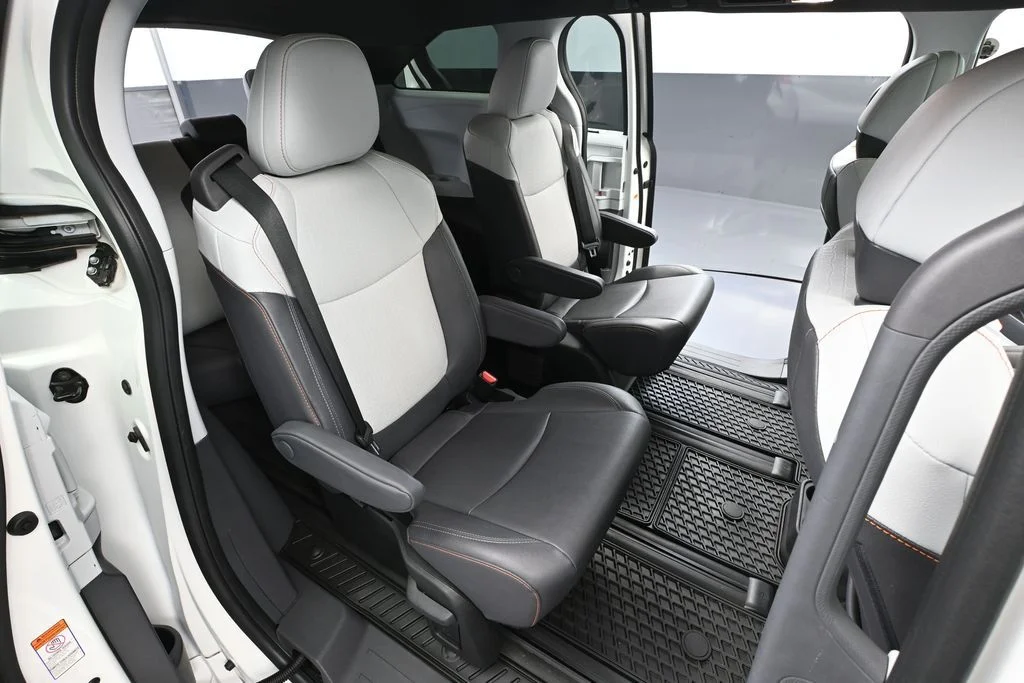 2024 Toyota Sienna XSE - Photo 43